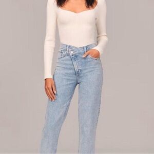 Abercrombie Ultra High Rise 90s Straight Jean Curve Love Crossover Waist